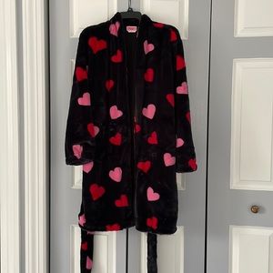 Kate Spade Medium plush robe black with red & pink hearts & pockets! Valentine’s